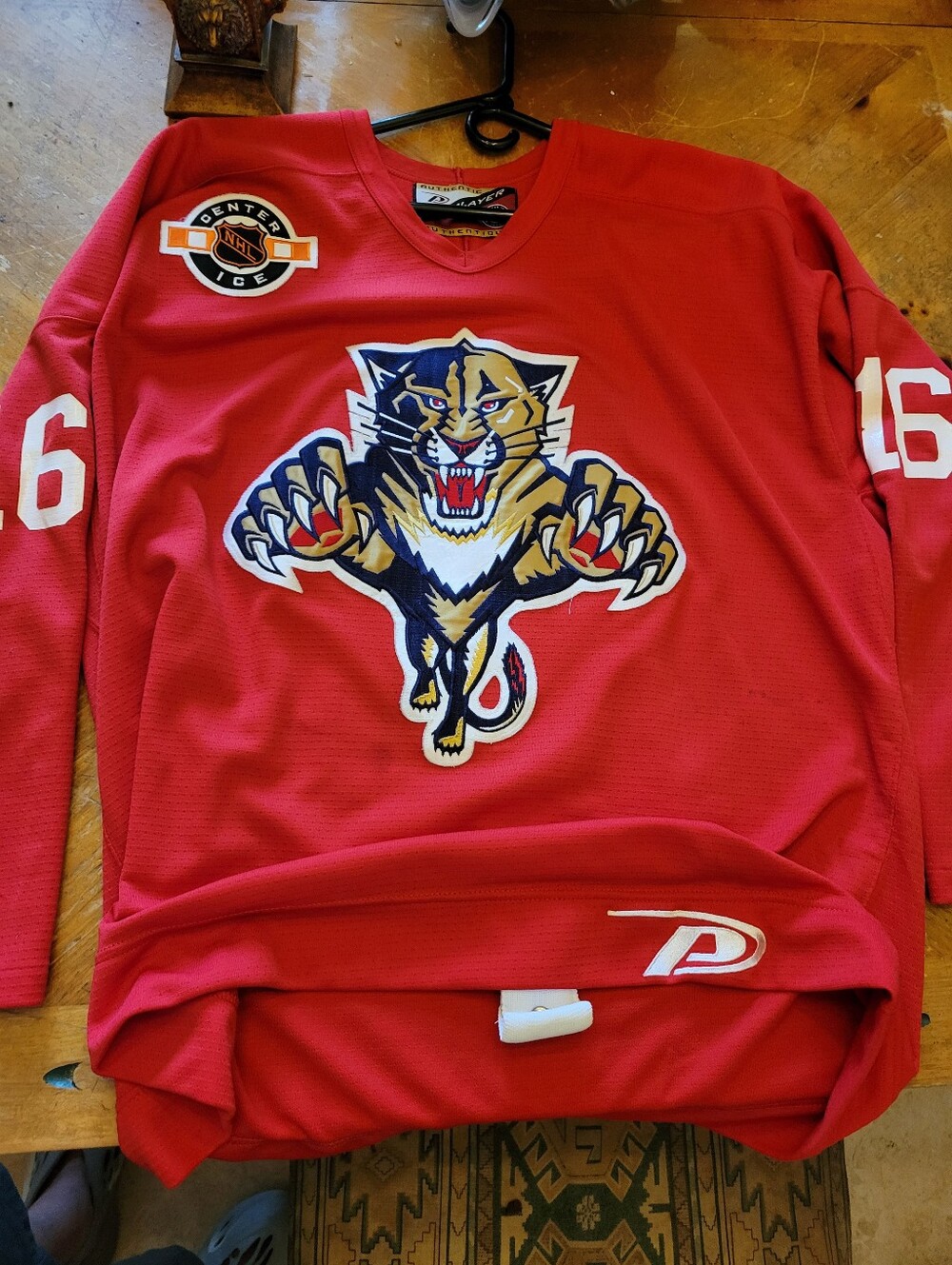 Game Used Mike Sillinger Practice Jersey Size 54 With Strap,slighty Faded Arm #S